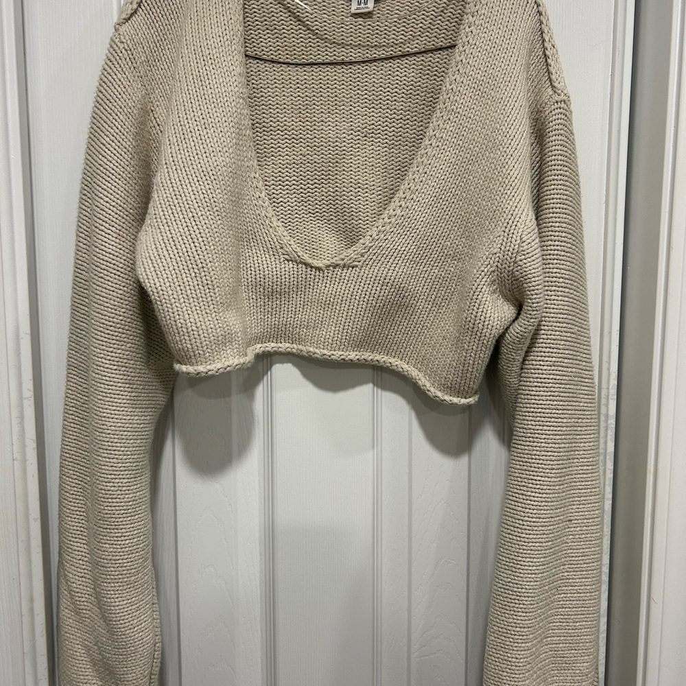 BDG Women's Beige V-Neck Sweater‎